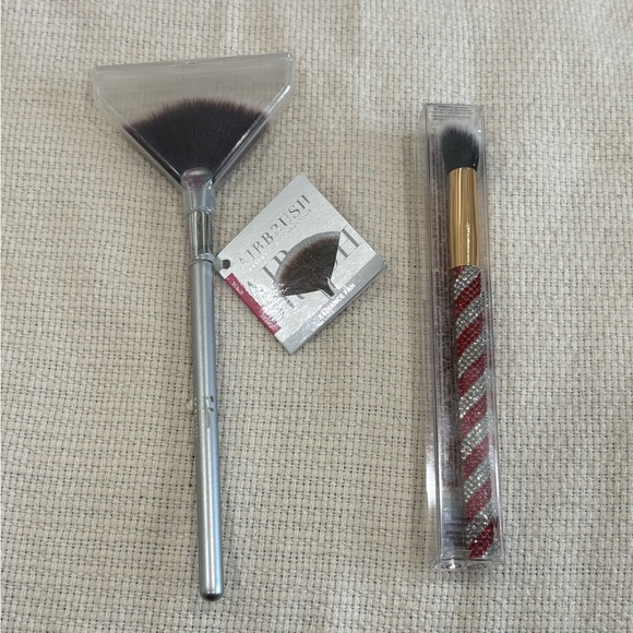 tarte Other - NWT Set of 2 makeup brushes